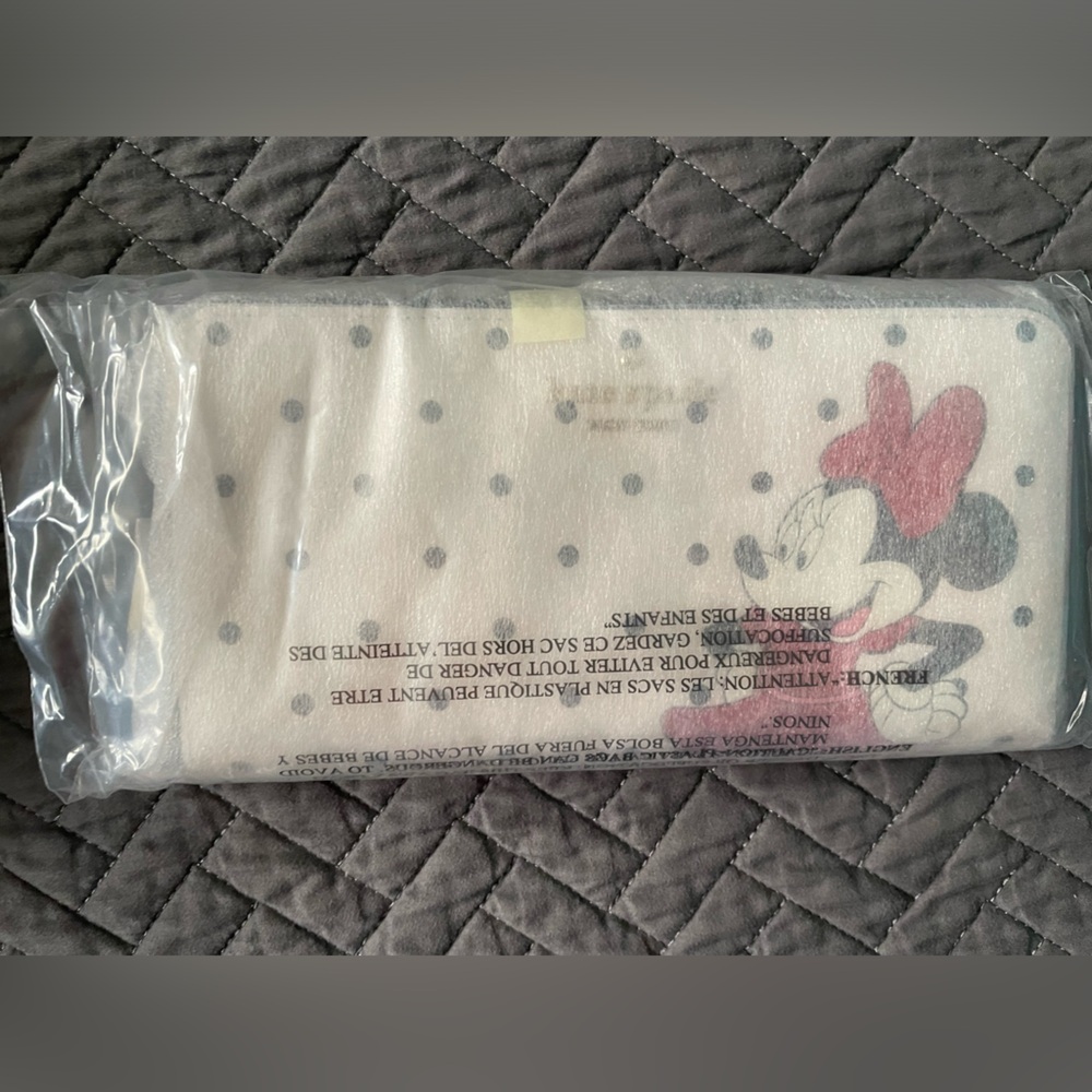 Disney kate spade Minnie Mouse polka dot wallet